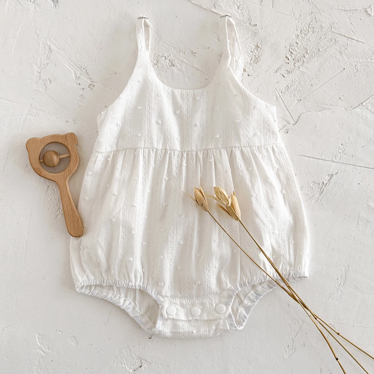 

Korean Summer Baby Girl Romper Gardenia White Simple Fashionable Strap Jumpsuit Romper Infant Clothing Cute Baby Girl Bodysuit