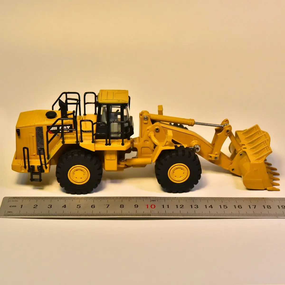 1:64 DM Caterpillar CAT988H Loader Forklift Bulldozer Engineering Truck Alloy Simulation Model Toy Decorative Parts