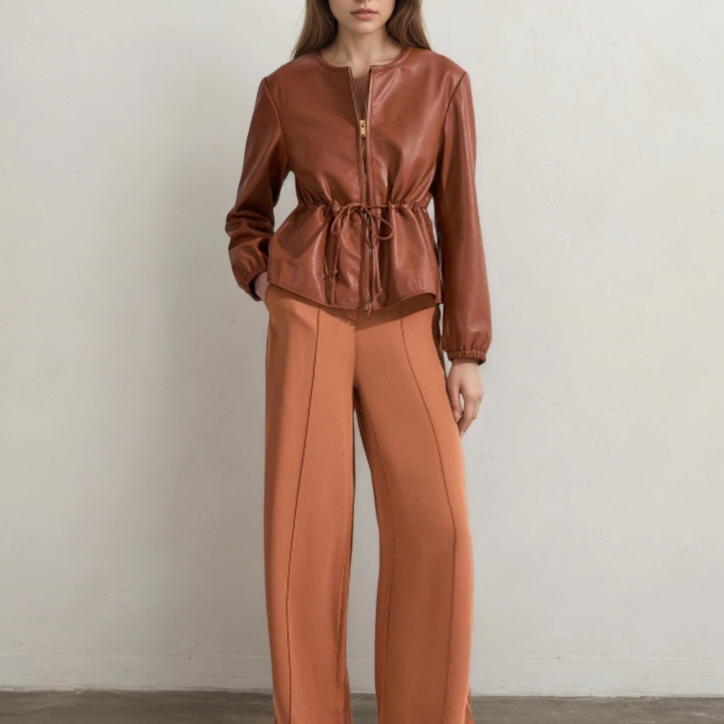 Jaqueta de couro marrom com gola redonda, moda europeia americana, cordão de cintura, design plissado, versátil, manga comprida, casaco curto