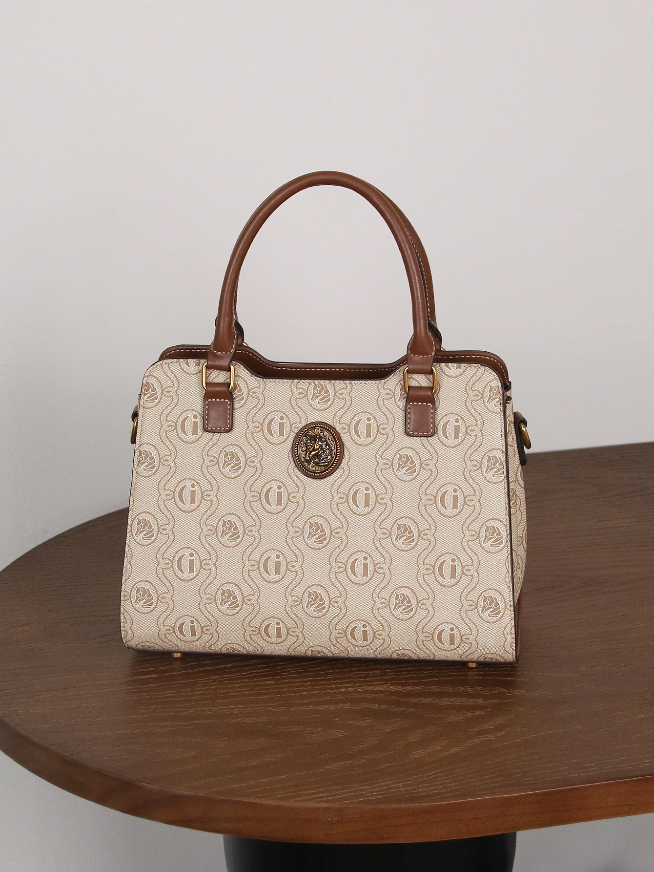 

Large-capacity fashion ladies portable tote bag 2026 summer new temperament commuter one-shoulder diagonal bag minority design r