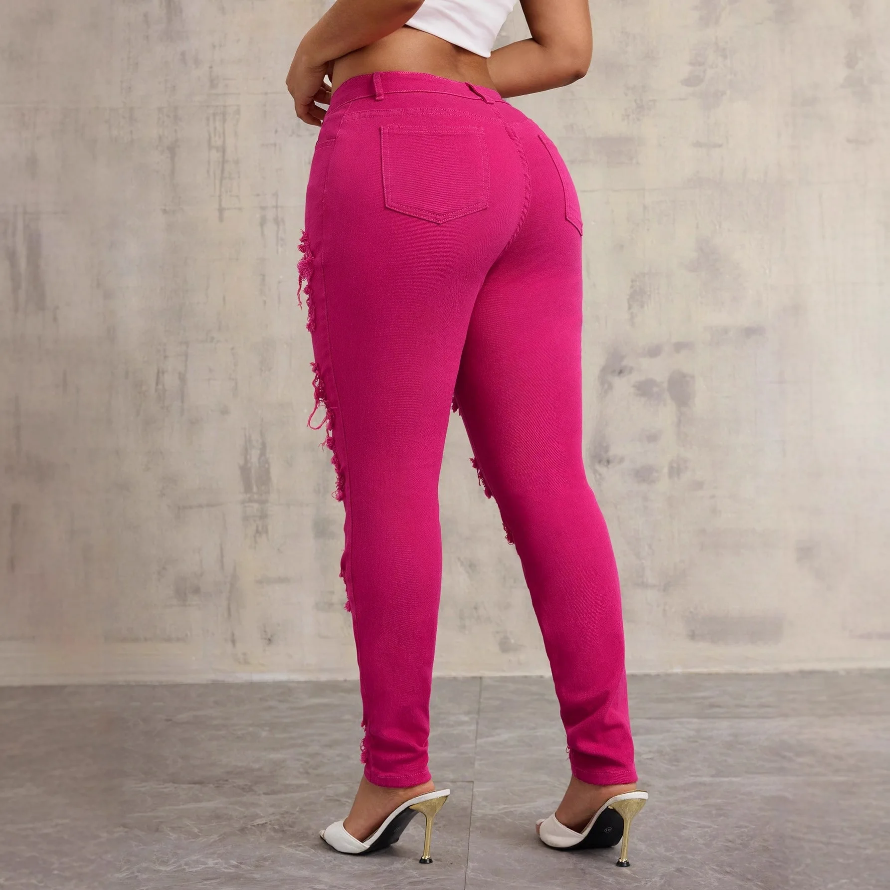 กางเกงยีนส์ผู้หญิงทรงสลิมฟิตสีแดงกุหลาบแบบขาดเข่า ผ้ายีนส์ยืดปานกลาง รุ่นใหม่ประจำฤดูใบไม้ร่วง