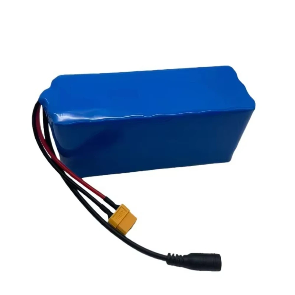 Novo pacote de bateria de íon de lítio recarregável 24V 7S3P 10Ah 18650 com BMS, para equipamentos de acampamento 24V e bateria de energia.