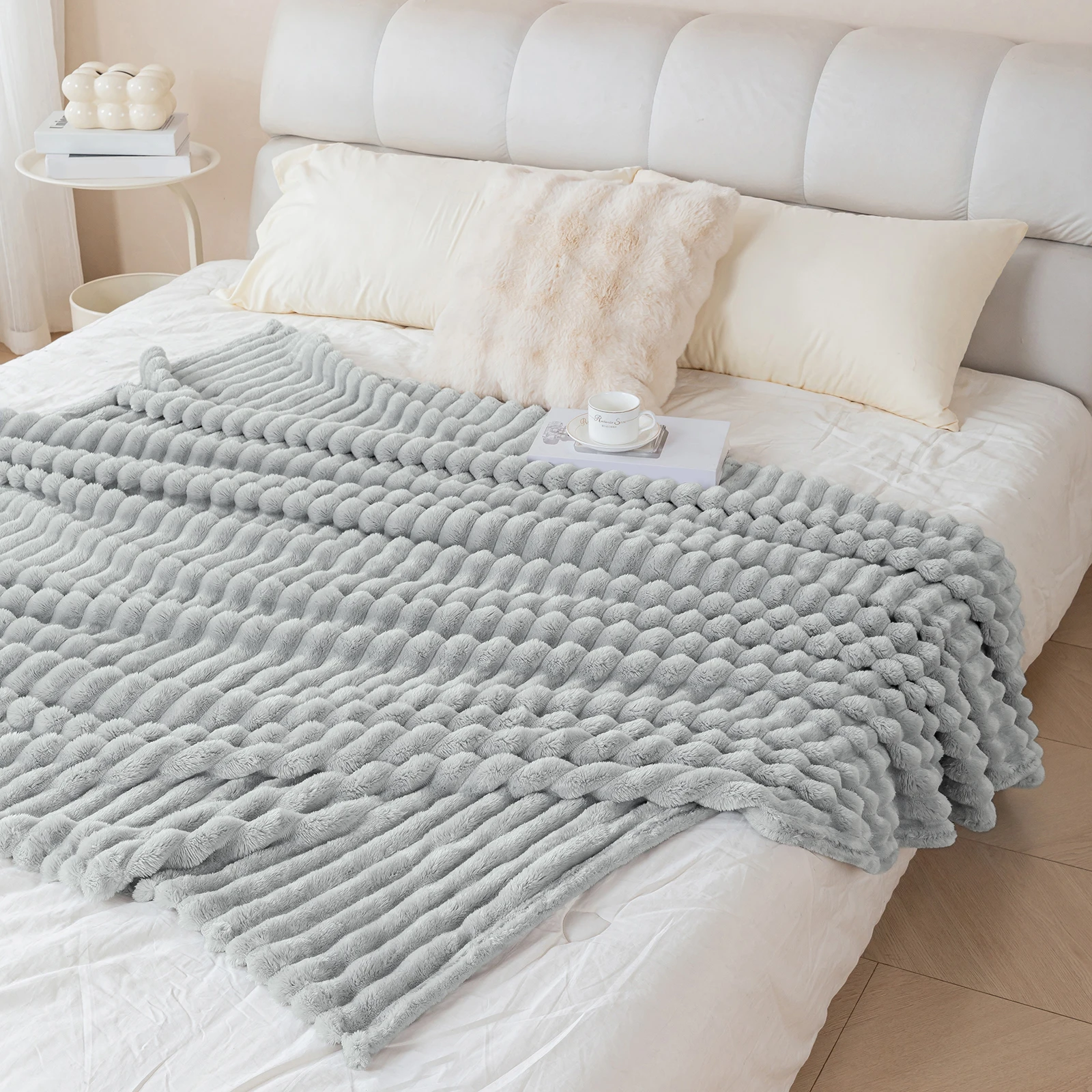 1 Stück gestreifte, einfarbige Flanelldecke, weiche und bequeme Überwurfdecke, geeignet für Sofas, Betten und Reisen, vielseitig einsetzbar – Detail 8