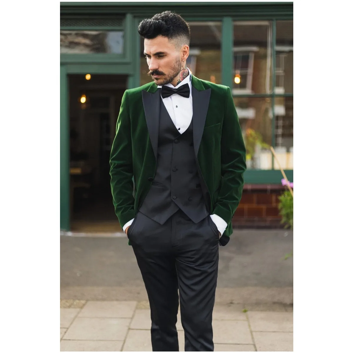 

Winter Velvet Men Tuxedos Suits Tailor Made Peaked Lapel Wedding Groom Jacket Pant Vest 3 Pcs Male Costume Party Business Sets