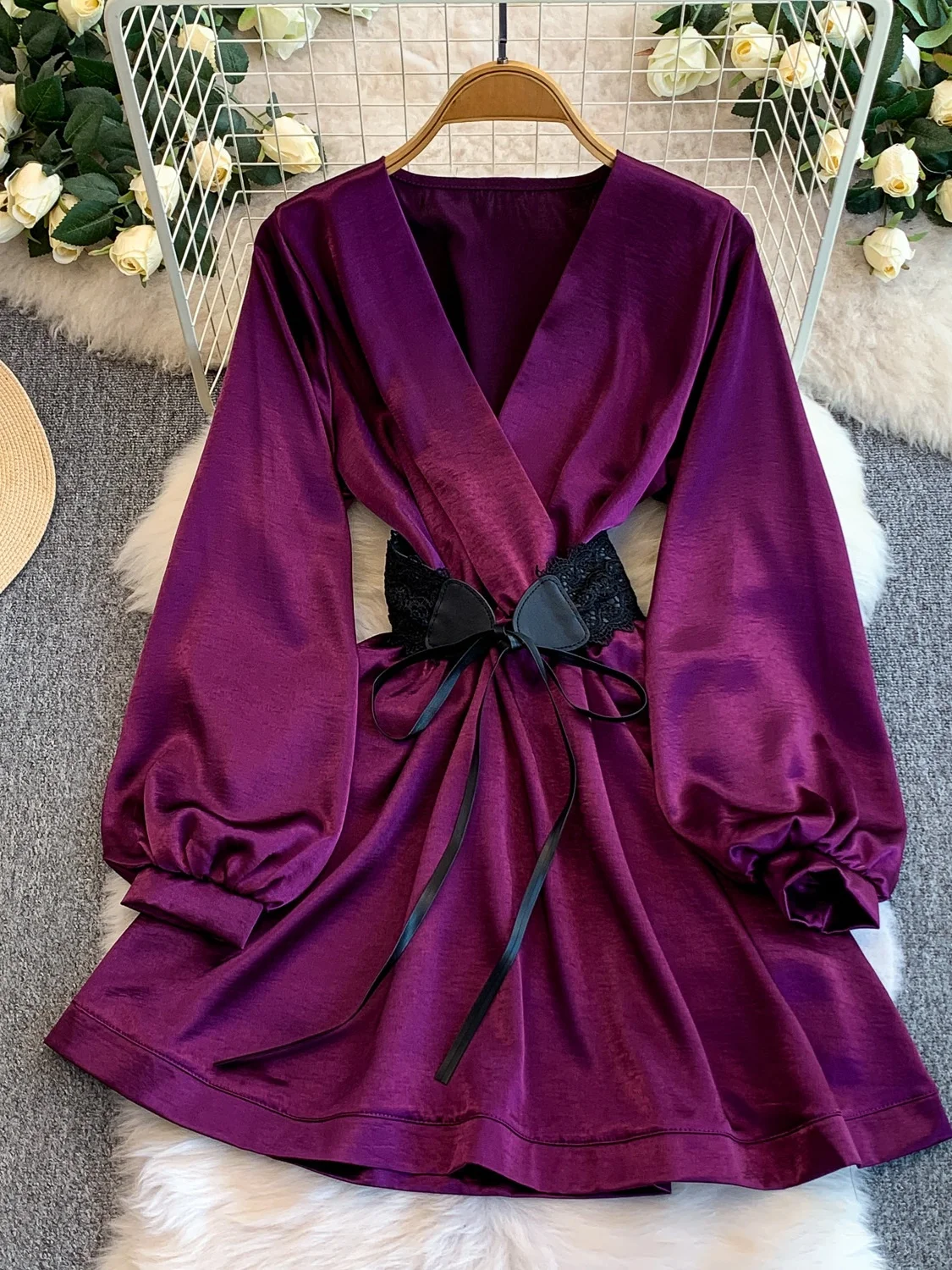 

Ретро-платье с V-образным вырезом и рукавами-фонариками для женщин, осенне-зимнее, приталенное, из шелкового атласа, для города, в деловом стиле