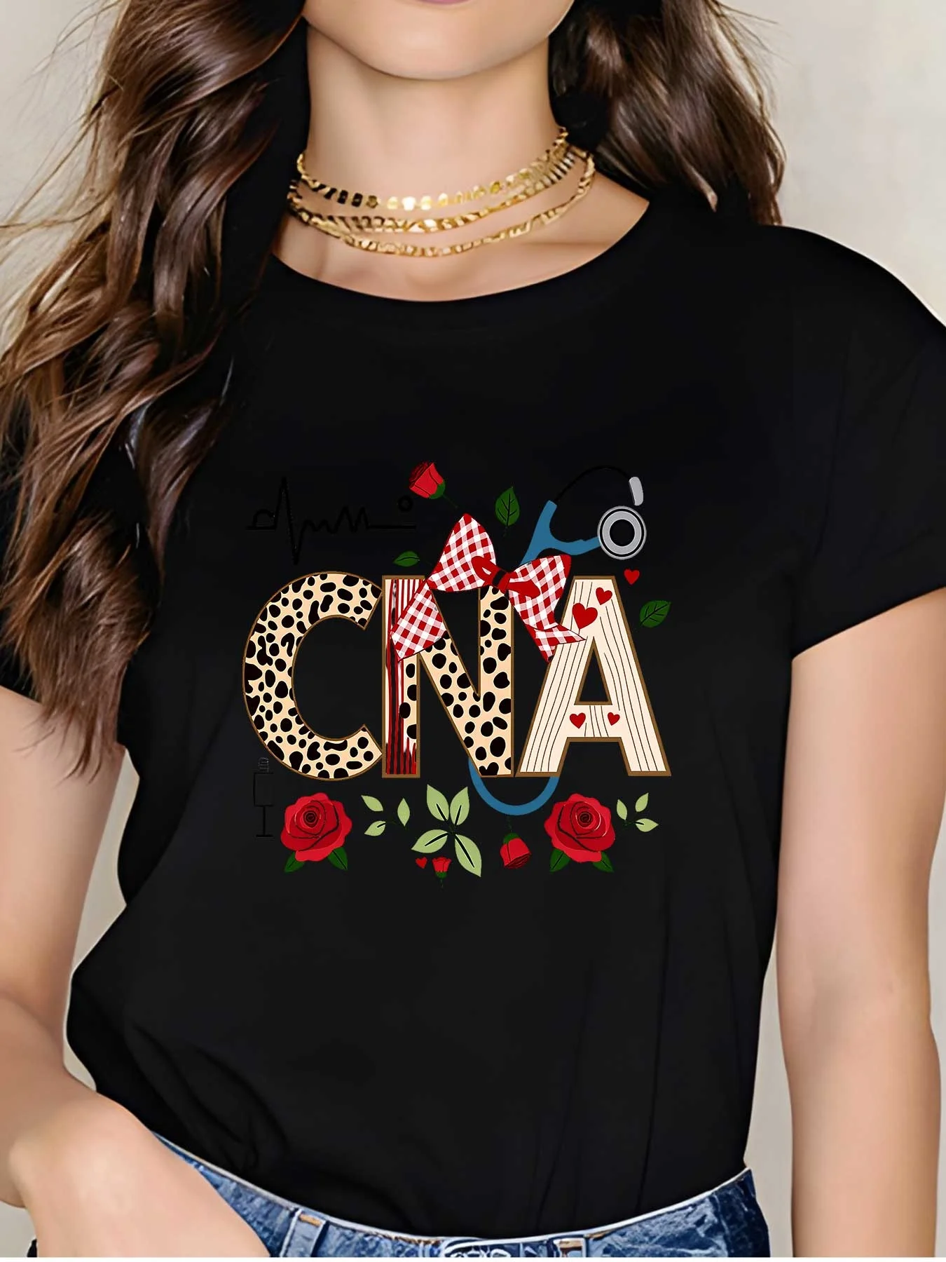 Camiseta CNA Prowess - Diseño de Leopardo y Corazón, 180g Ligera, Perfecta para Enfermeras, Reuniones Familiares y Fiestas