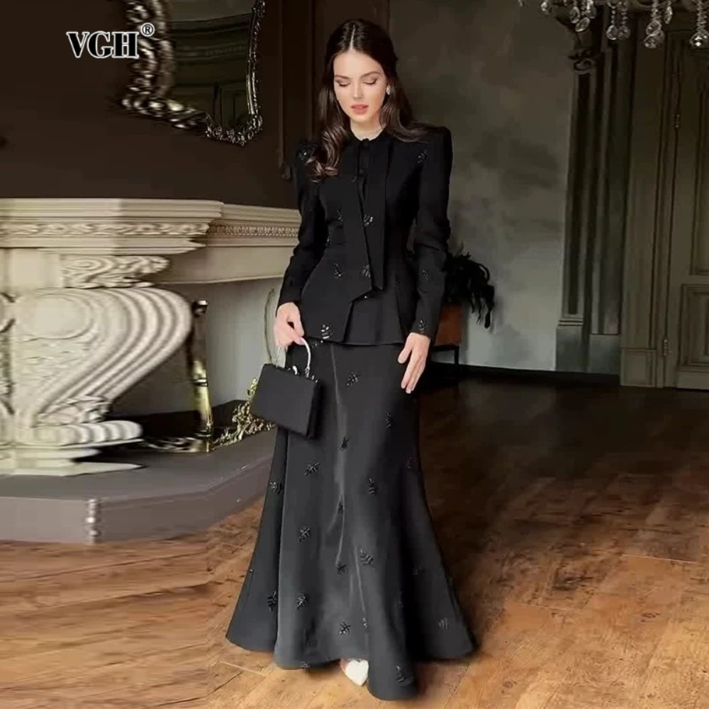 

Элегантный черный костюм-двойка VGH для женщин: приталенный блейзер с цветочным декором и волшебная юбка-«рыбий хвост» для коктейльных мероприятий