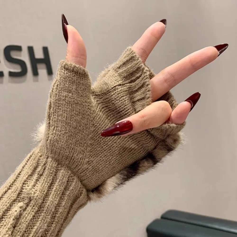 Fashionable Warm Fingerless Gloves Short Style Knit Half-Finger Gloves Soft Faux Fur Leopard Print Gloves Writing