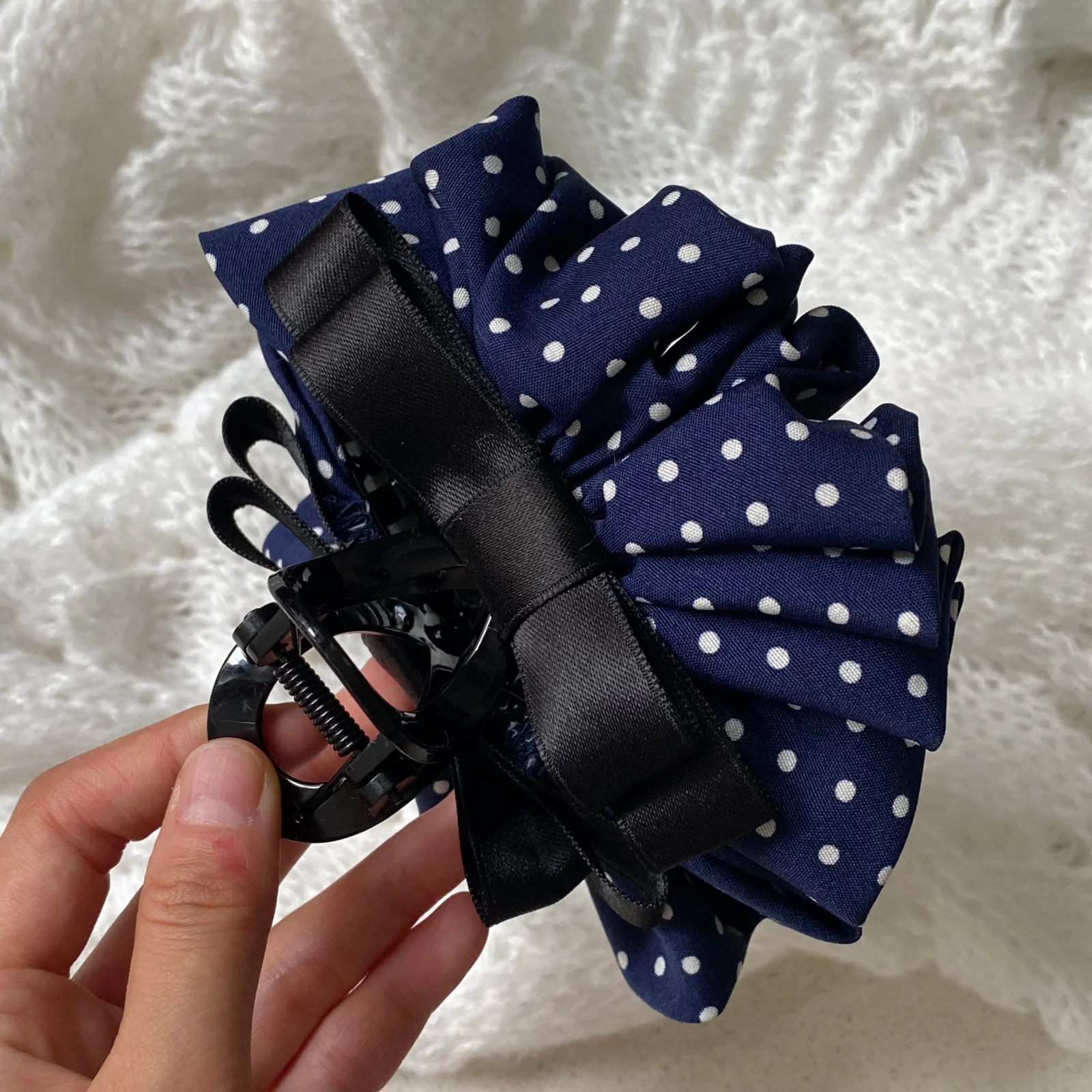 1 шт., темно-синяя заколка в горошек с рюшами по подолу и бантом в стиле принцессы — элегантная, премиум-класса и объемная заколка для волос для повышения короны V