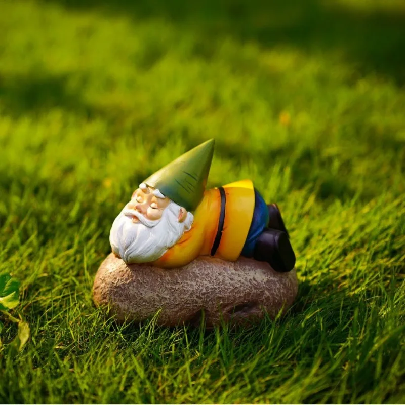 Solar Powered Gnome Garden Statue Outdoor Decor Resin Craft Fairy Garden Ornament for Yard and Lawn Durable Weather Resistant