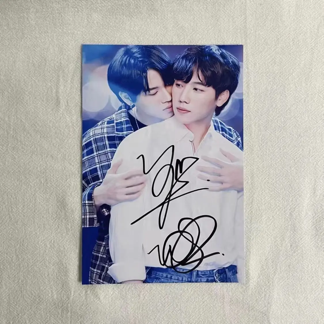 Thai drama love mechanics yinwar personally signed promotional photos, non printed birthday gifts for classmates