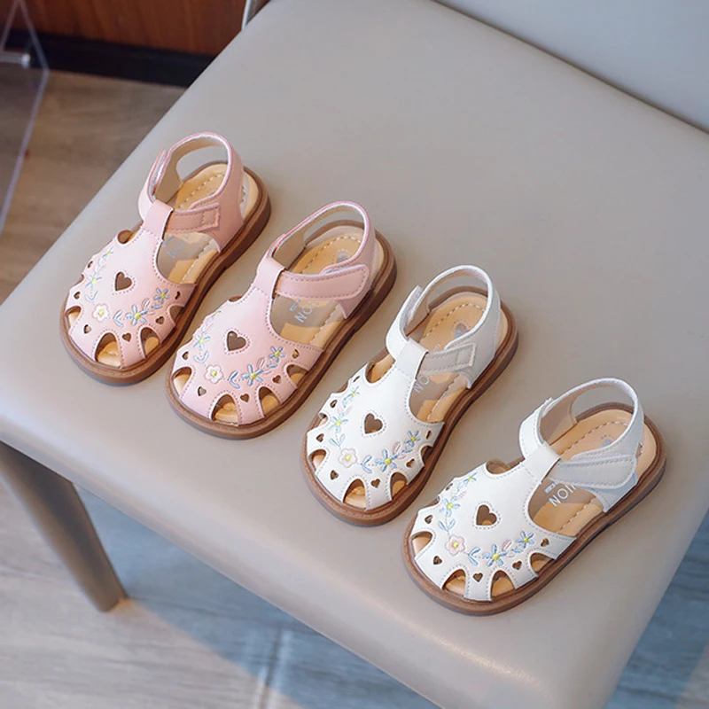Girl Baby Sandals Spring Summer New 2026 Embroidered Closed Toe Soft Sole Cut-outs Flats Beach Sandal Kid Princess Shoes CSH1667
