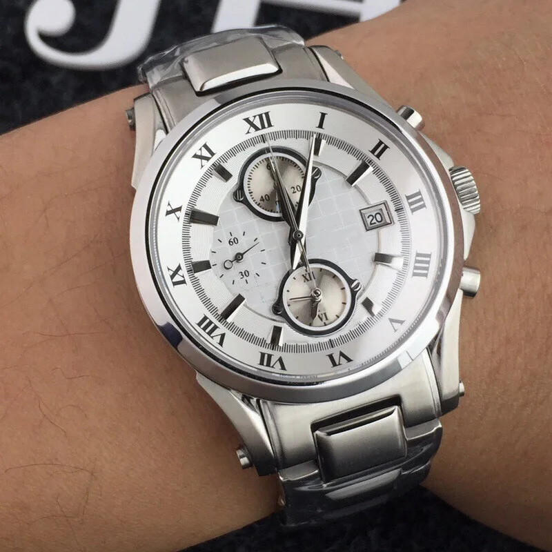 The trendy, fashionable and luxurious stainless steel quartz wristwatch is of high quality