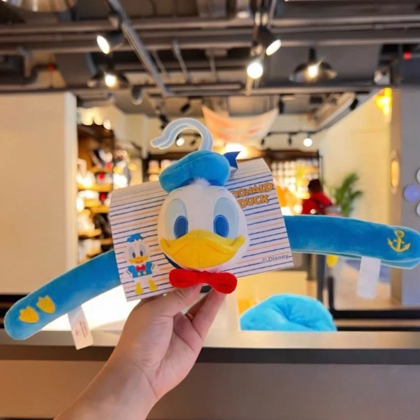 

The blue Donald Duck plush hangers from Shanghai Disneyland add a fantastic cartoon atmosphere to your life!