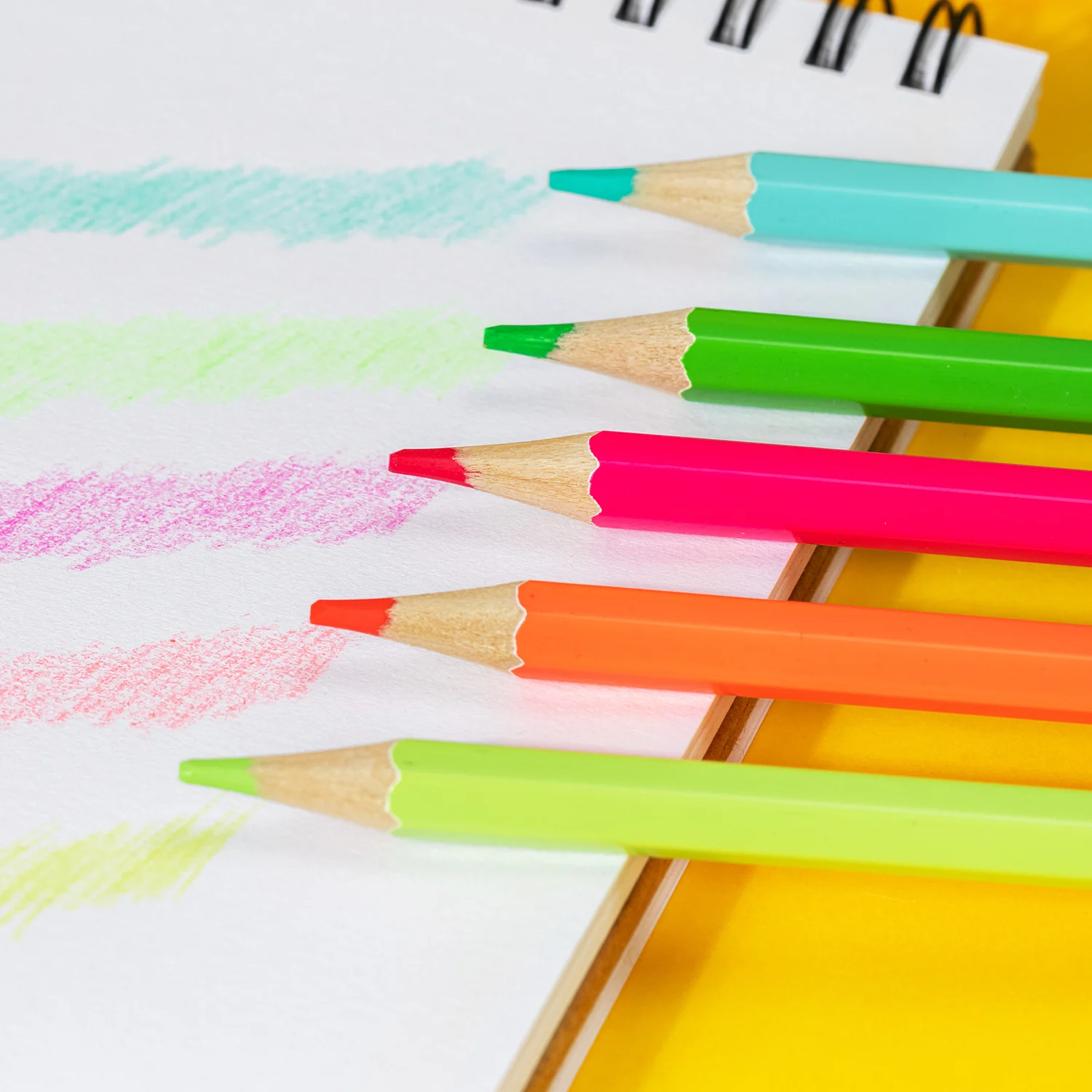 مجموعة أقلام رصاص ملونة مكونة من 12 قطعة من ديلي، أقلام رسم بالألوان المائية، أدوات مكتبية للكتابة والرسم واللوازم الفنية