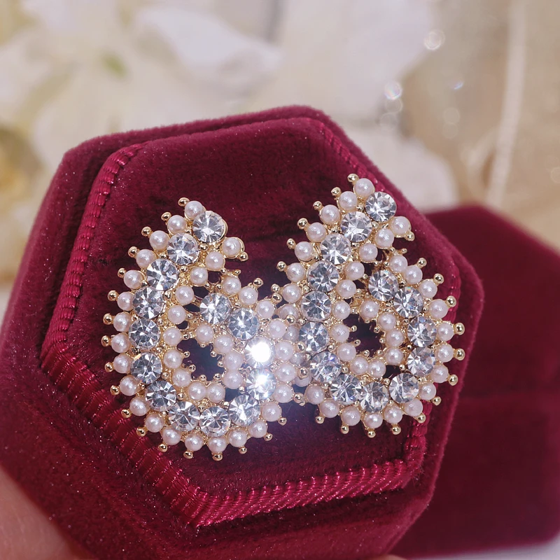 

2023 Korean Style Geometric Rhinestone Stud Earrings for Women Elegant Sweet Imitation Pearl Wedding Party Jewelry Gifts