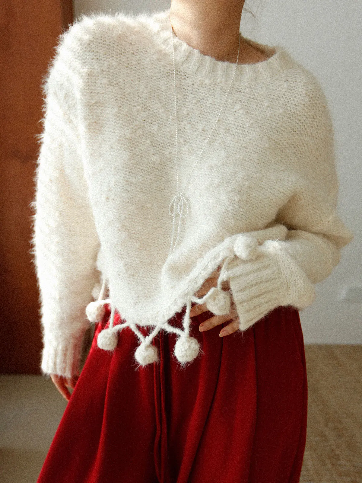 

White round Ne Knitted Sweater Furry Ball Tassel Women's Loose Fit Comfortable Soft Polyester Fiber Daily Wear Aesthetic Top