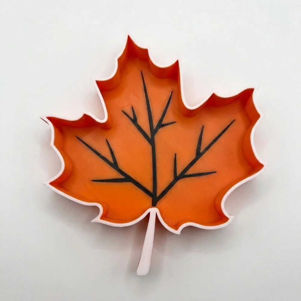 3D Printed Maple Leaf Trinket Tray Fall Theme Plastic Autumn Leaf Storage Tray Minimalist Maple Outline Entryway Key Dish