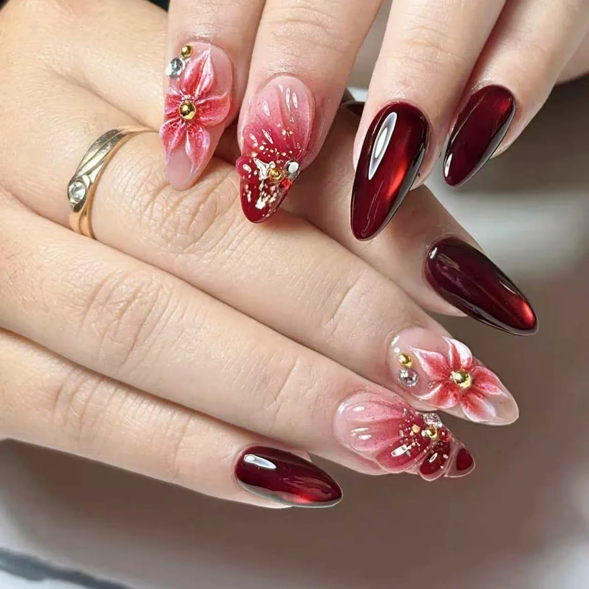 24Pcs Gradient Purple Cat's Eye Finger Nails Short Almond Wearable Press on Fake Nails Tips with 3D Gilded French Stick on Nail