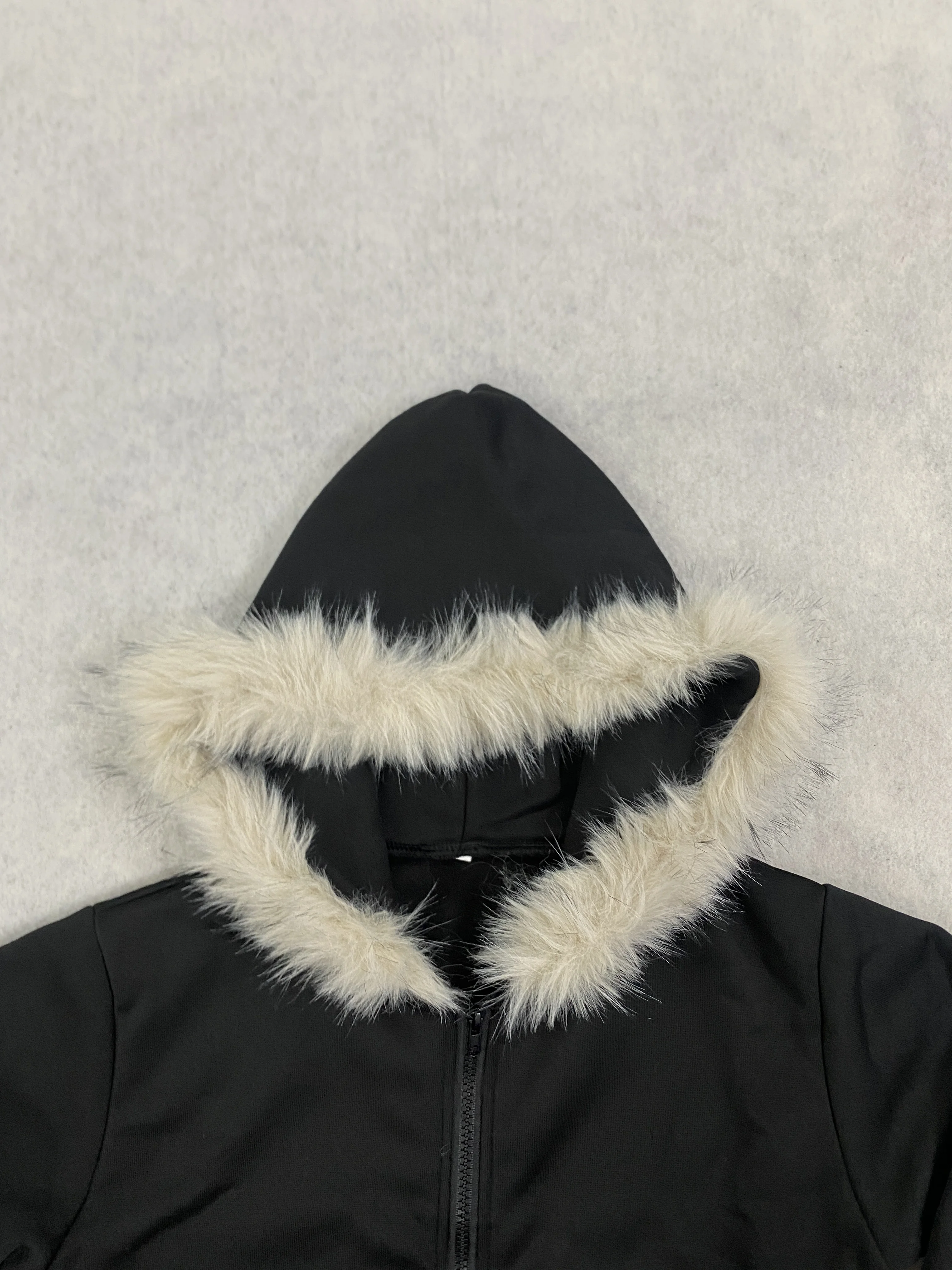 Herbst-/Wintermode, lässiger Damen-Hoodie, mit Pelzkragen, schlichte Farbe, Y2K-Retro-Design, kurzer, figurbetonter Hoodie im High-Street-Stil für einen trendigen Look. – Detail 5