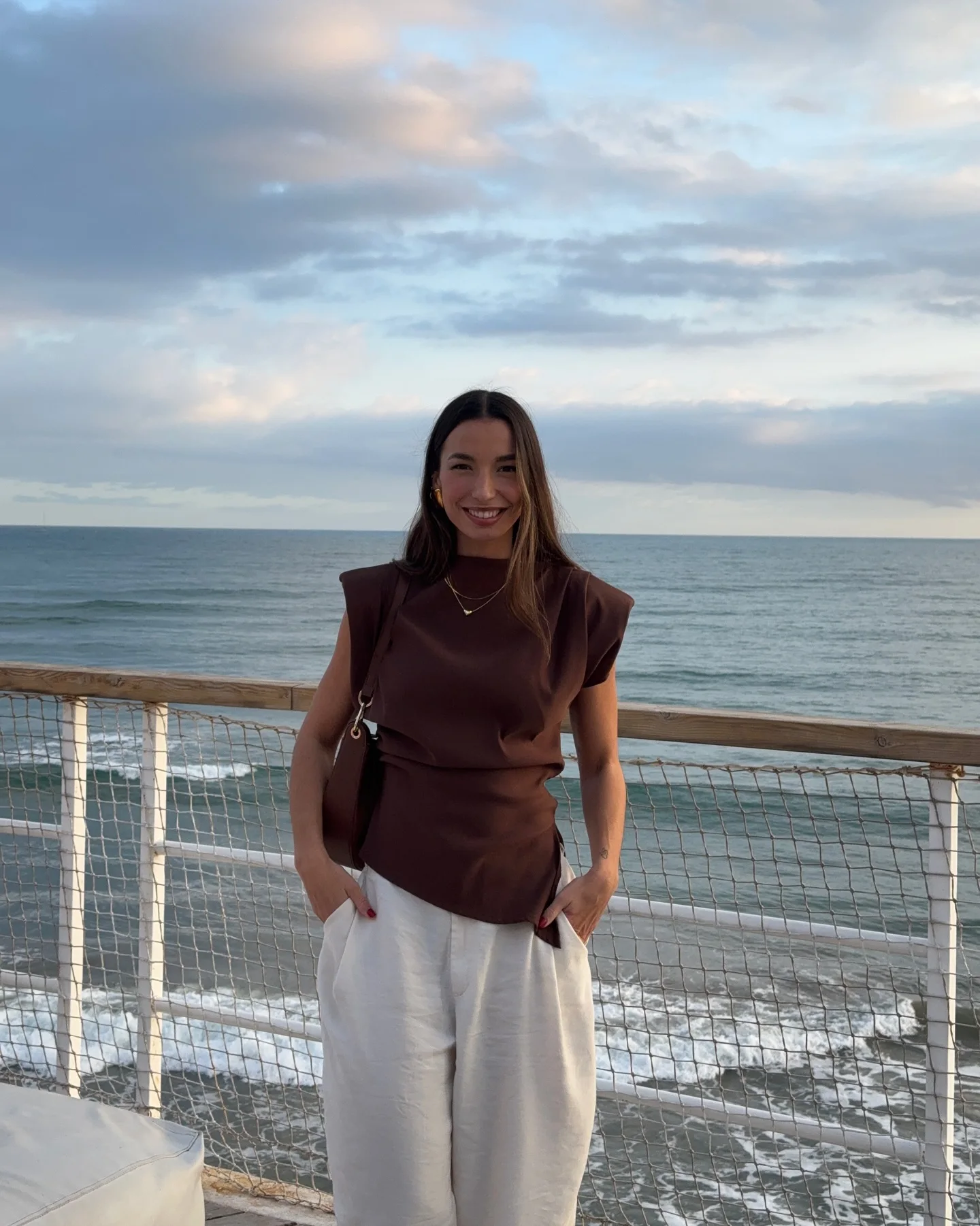 Camiseta sin mangas asimétrica informal para mujer, Tops con dobladillo Irregular y cuello redondo, Tops con pliegues sin mangas para mujer, camiseta elegante de verano 2025 para mujer