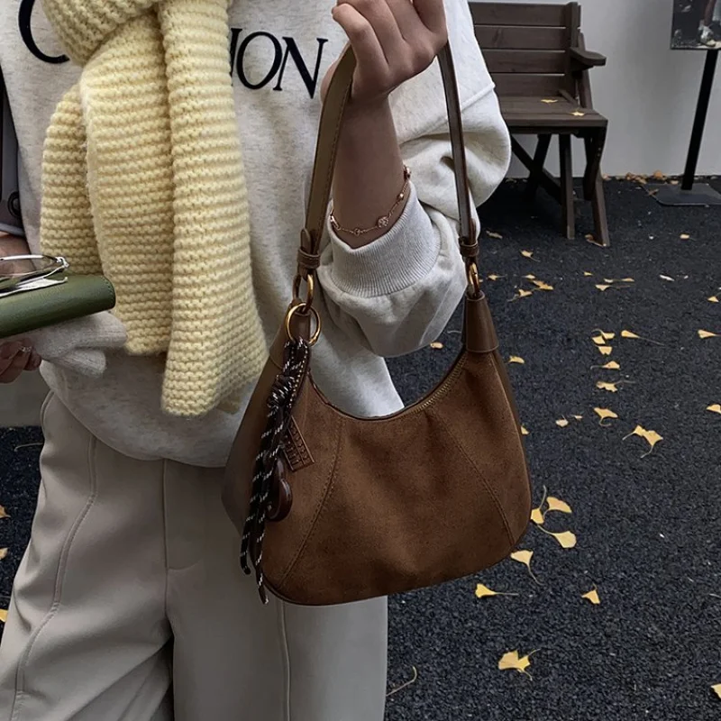 حقيبة ساعي أنيقة للسيدات مصنوعة من الجلد المنقوش على شكل نجمة، مظهر ناعم وواسع عالي الجودة من براغ