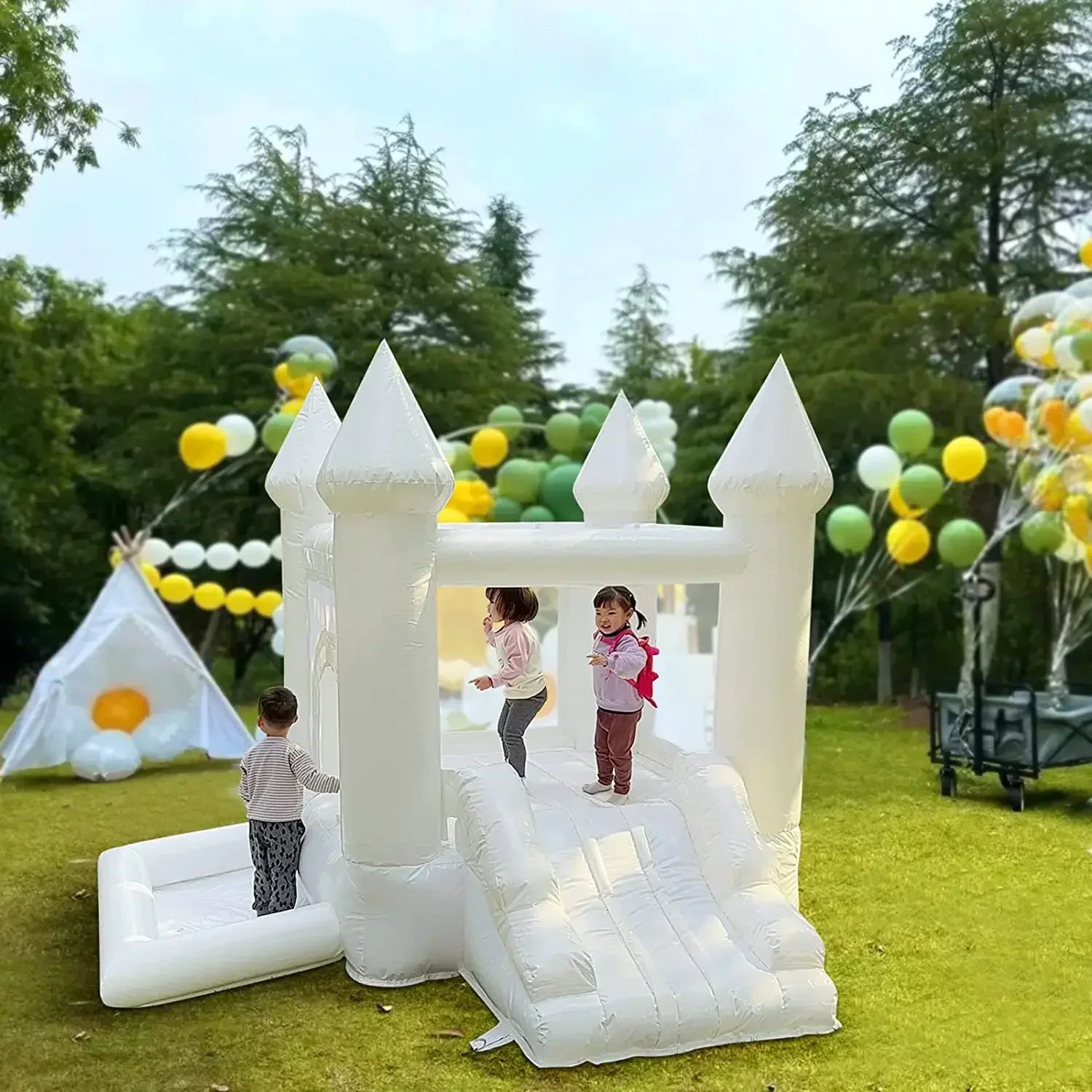 White inflatable castle with hair dryer trampoline slide ball pit wedding party trampoline outdoor children toys