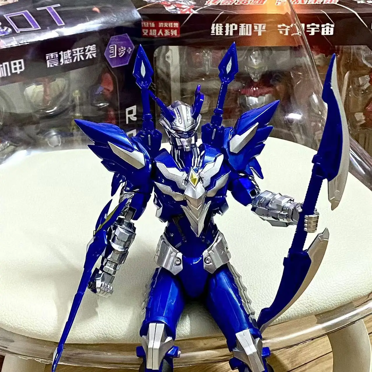 【متوفر】نموذج دمية سوبرمان متعدد المفاصل المنقولة في نهاية المطاف ميكا جولدن شينينج زيرو تويز للأولاد