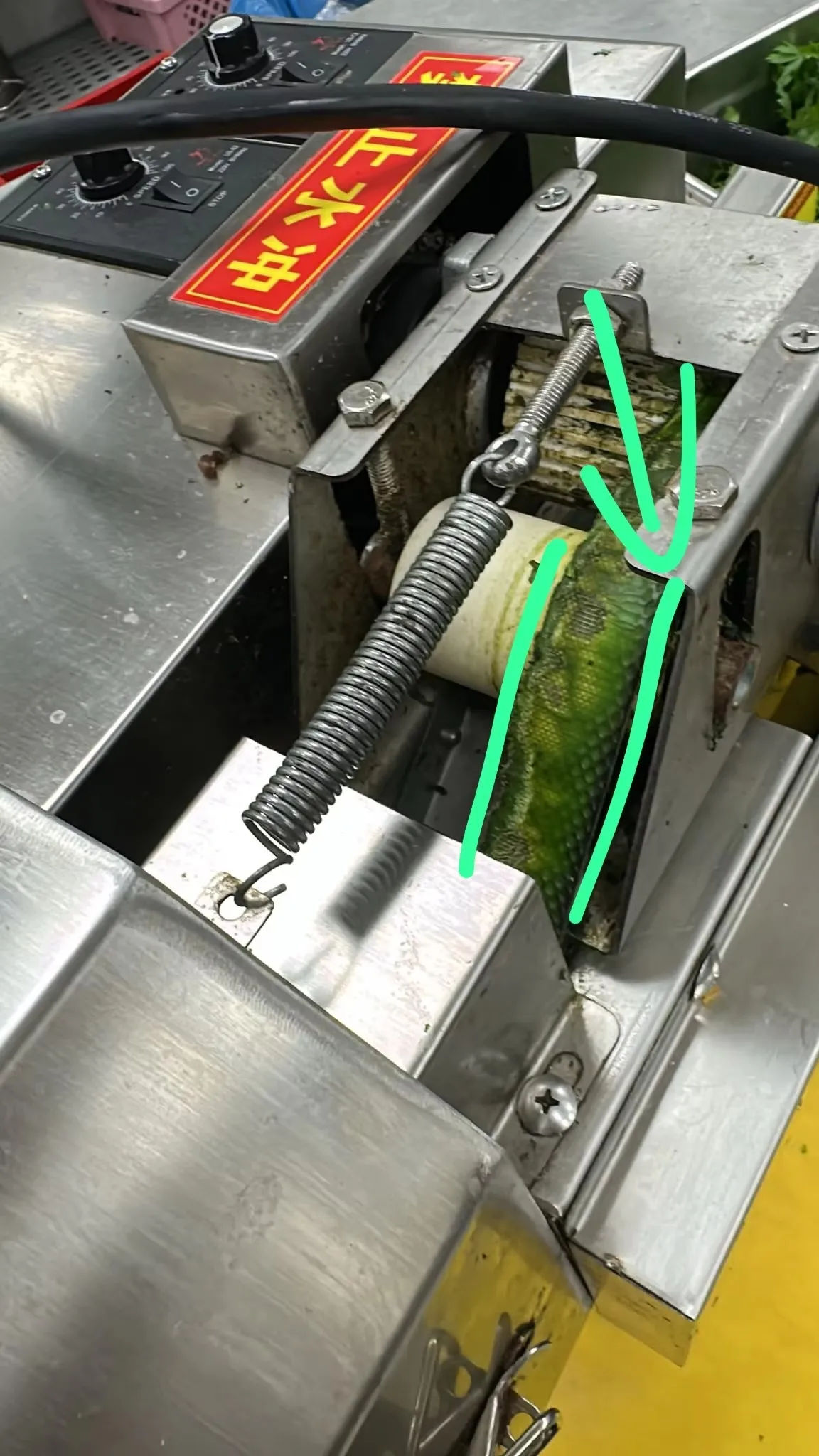 Vegetable slicer mixer+belt on vegetable slicer