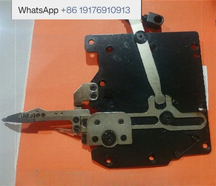 C858K automatic thread cutting cutter, three-needle five-thread small square head sewing machine thread cutting device