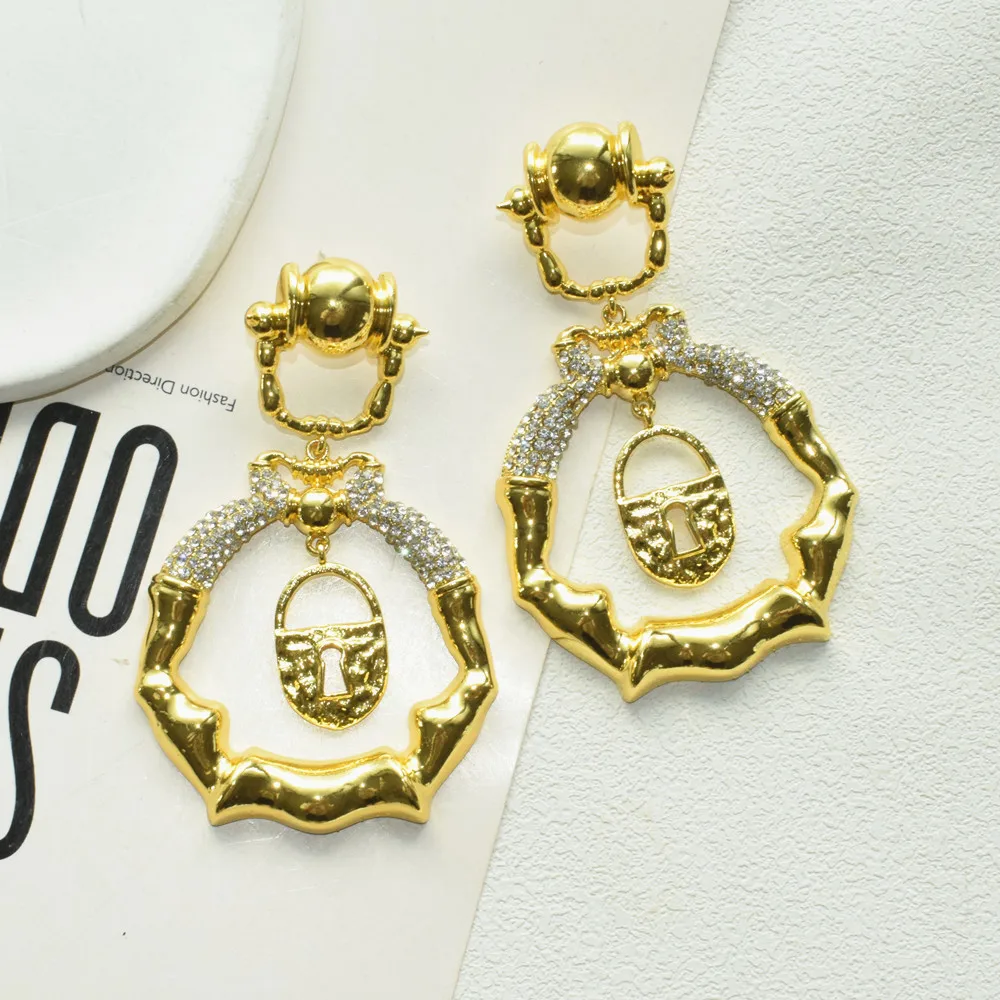 Extravagante Ohrringe mit Metall-Legierungs-Schlossanhänger für Damen, Markenschmuck, Modenschau, Statement-Ohrringe, Accessoires – Detail 5
