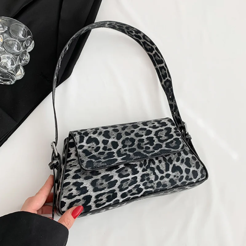 Imagem -05 - Ombro de Axilas Leopardo Feminino Bolsa Quadrada Pequena de Couro Vintage Bolsa Bonita Elegante de Alta Qualidade Tendência 2024