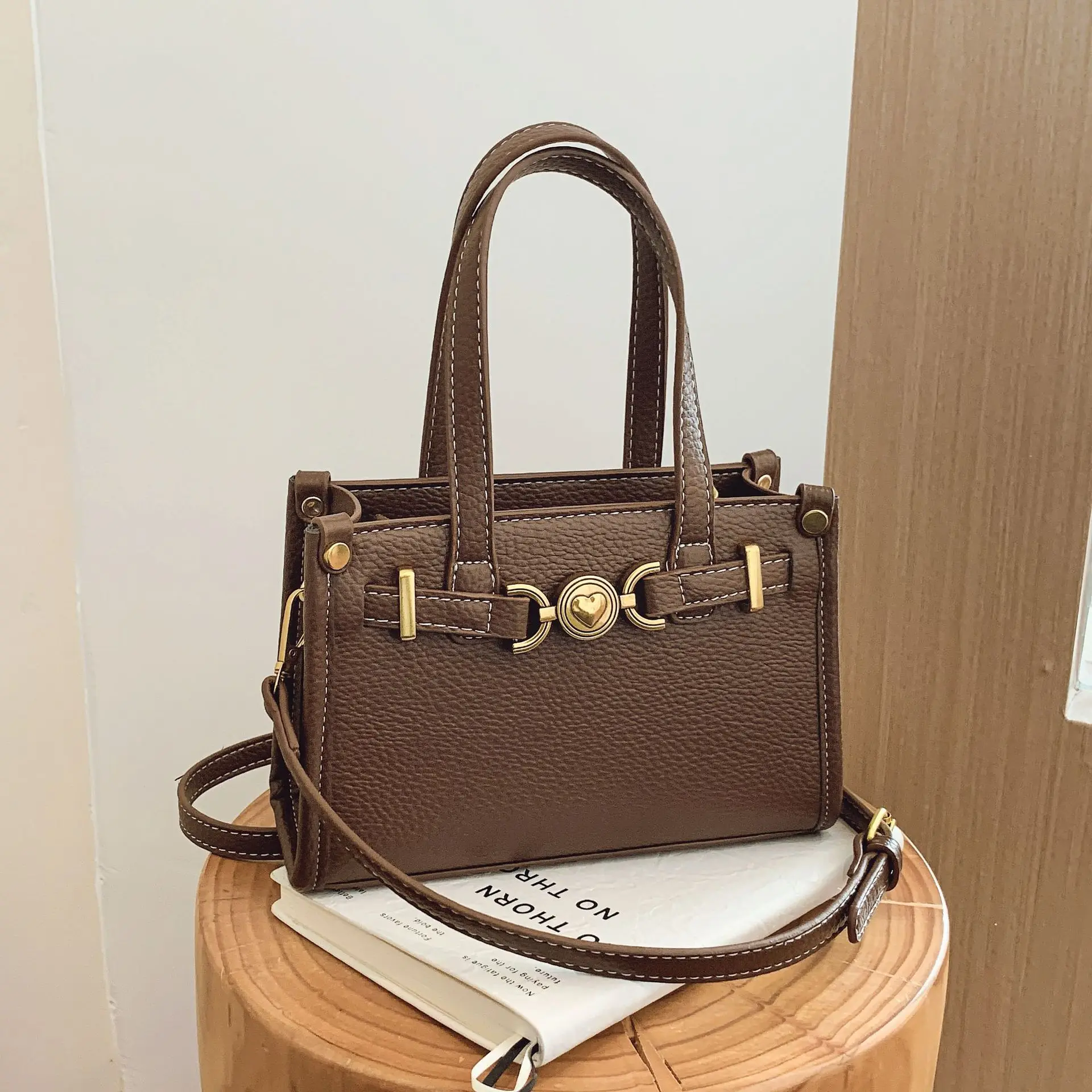 

Versatile 2025 Large Capacity Shoulder Bag, Minimalist Casual Handbag for Women, Spacious Work Tote with Laptop Sleeve