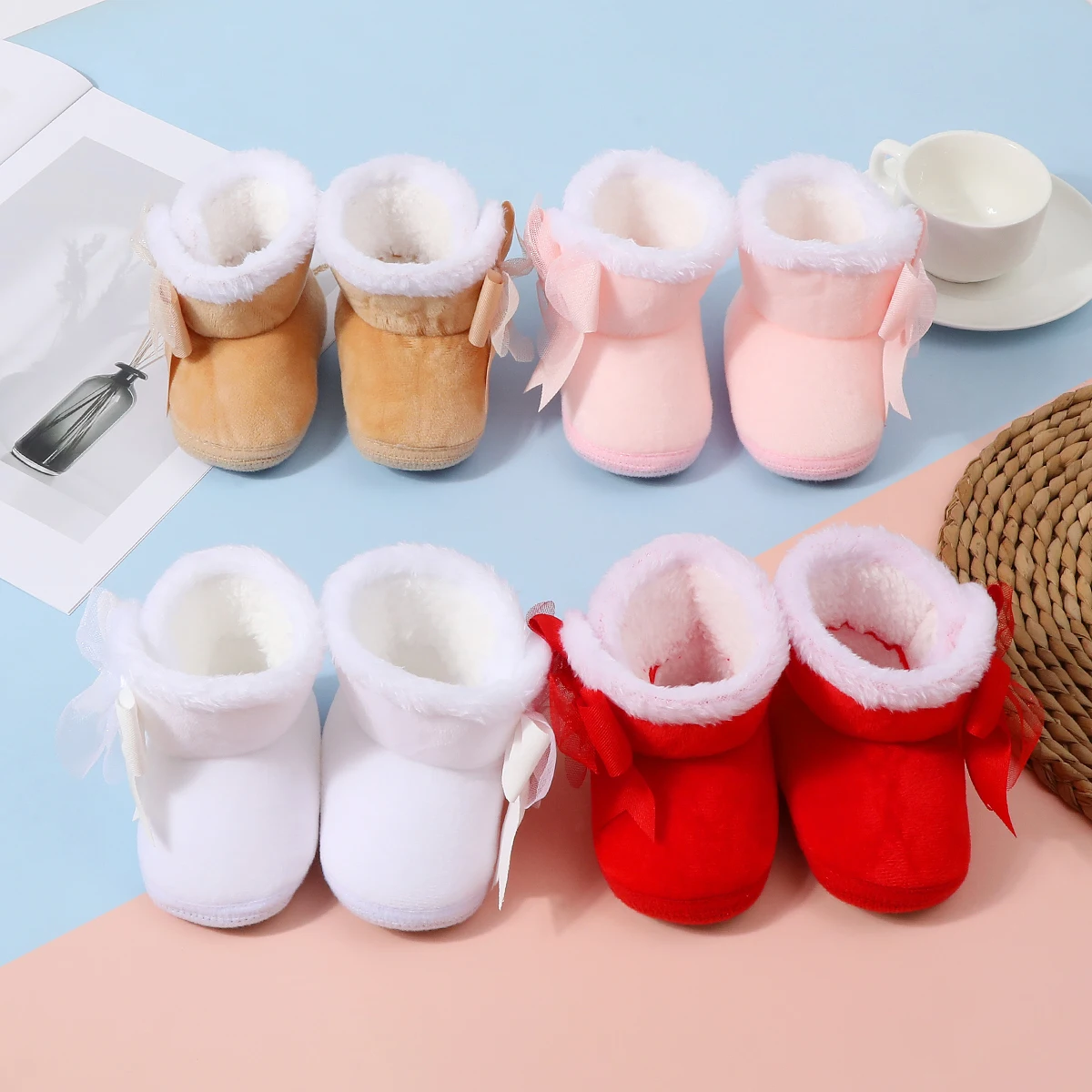 

Baby non-slip toddler boots, warm and thick, soft flat shoes for infants, suitable for indoor holiday parties and gatherings.