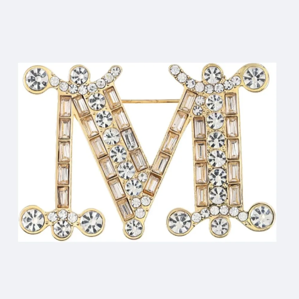 

Fashionable Versatile Letter M Brooch High-end Feeling Pin Suitable for Suits Elegant Clothing Accessories