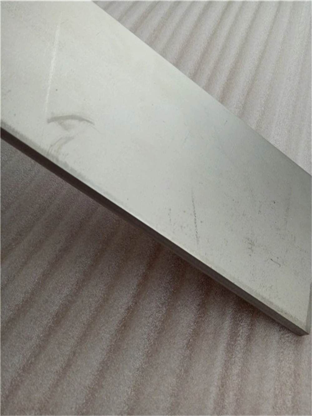 الطبية Ti سبائك التيتانيوم ورقة gr5eli Ti 6Al 4 فولت التيتانيوم plate2.0mm سميكة ، 300 مللي متر العرض ، 1000 مللي متر طول الجملة
