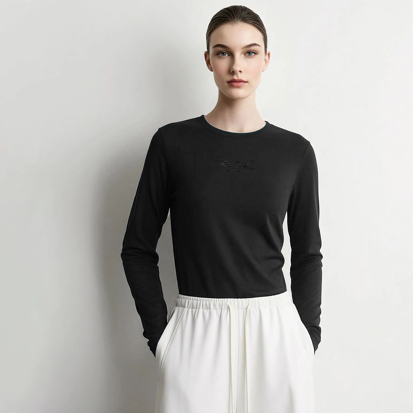 Amii Women's Long Sleeve Top 2026 Autumn New Letter Embroidered Elastic Women's T-shirt Round Neck Basic Versatile Tee 12613006