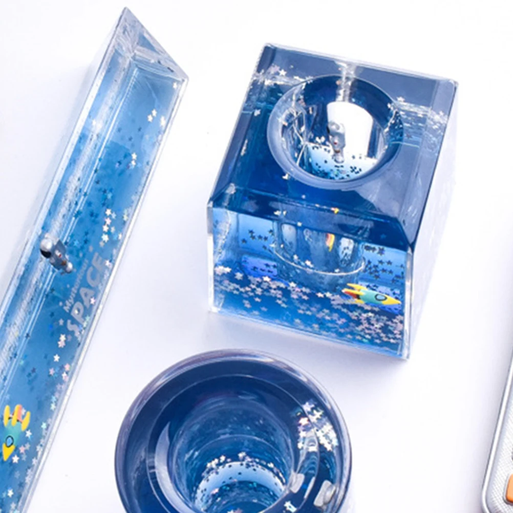 

Creative Astronaut Pen Holder 3D Quicksand Design Desktop Organizer For Office Home Travel Gym Toiletry Pencil Case