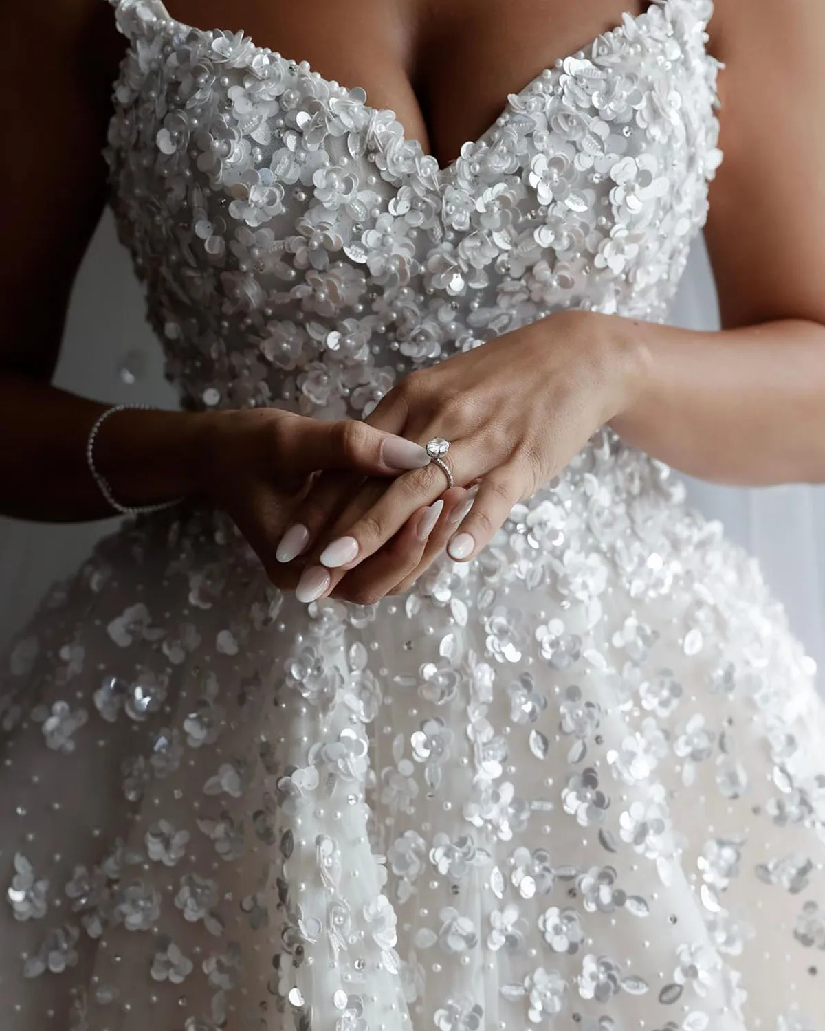 Vestido De novia clásico con Espalda descubierta, traje De novia con escote en V, apliques, cola De cepillo, cuentas De encaje, vestidos De novia drapeados