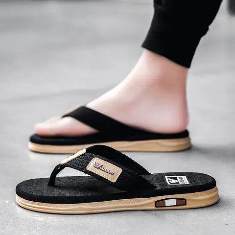 Feet remain odor-free even after prolonged wear! Men’s slip-on sandals for summer, featuring non-slip soles and thick cushioning