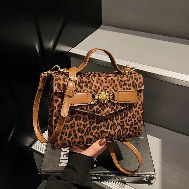 

Winter Trend New Fashion Women's Bag Well-known Designer Design Crossbody Leopard Print Portable Crocodile Pattern Shoulder Bag