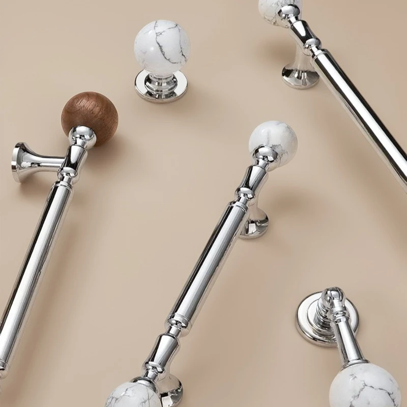 Luxuriöser Türgriff aus Messing und Walnuss, Griffe und Knöpfe in glänzendem Silber für Küchenschubladen / Weißer Dekorativer Knopf – Detail 2