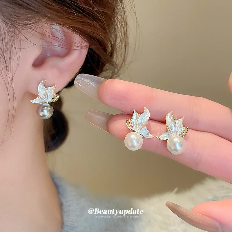 

Silver Needle Oil Pearl Round Earrings Korean Small Fresh Fashionable Earrings Commuting High-end Temperament Earrings