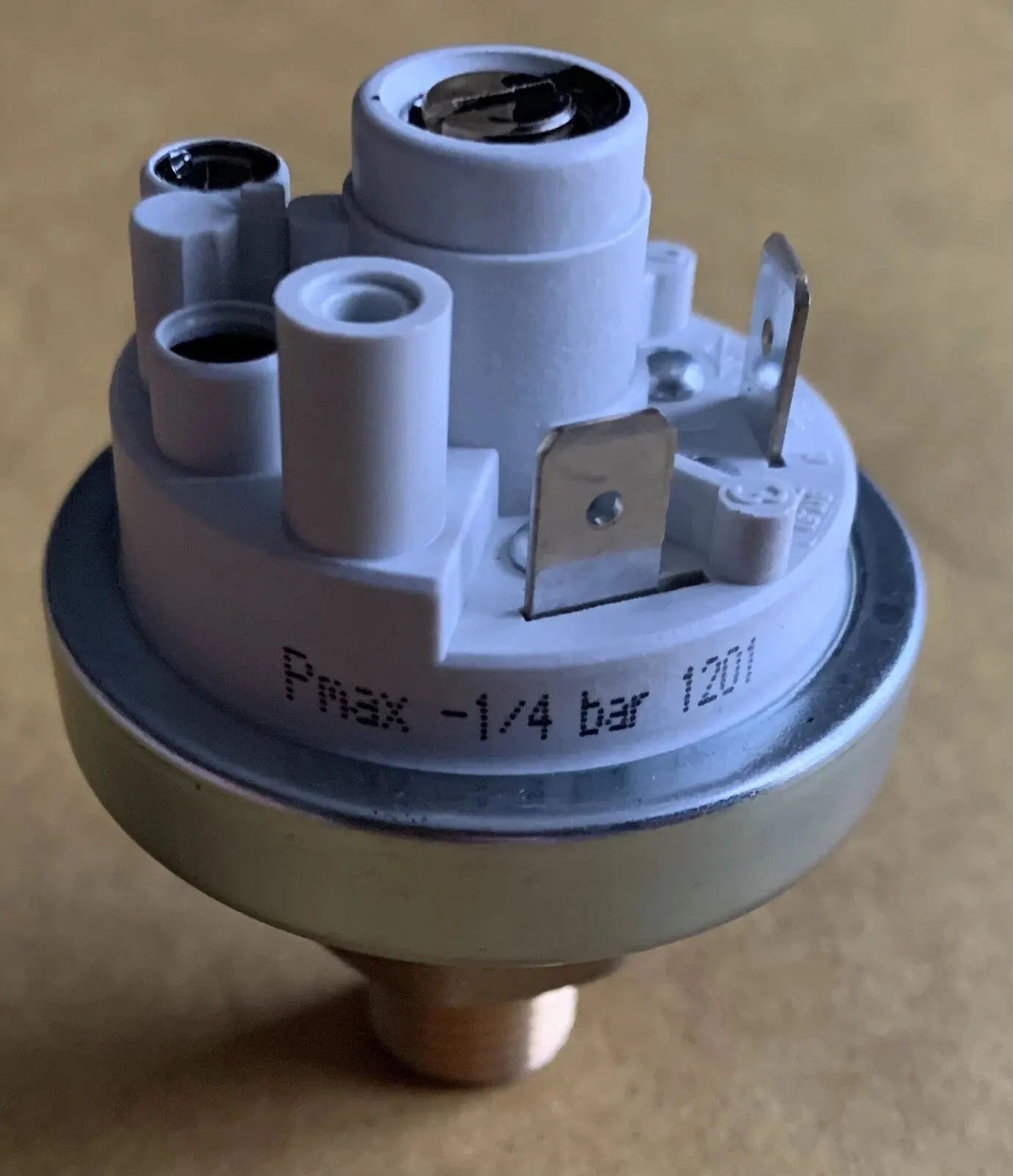 العلامة التجارية الجديدة Typ901(500 mbar ~ 1500 mbar /G1/4) Typ901(100 mbar ~ 500 mbar/G1/4) Typ901(1.0 بار ~ 6.0 بار/G1/4) ضمان لمدة سنة واحدة