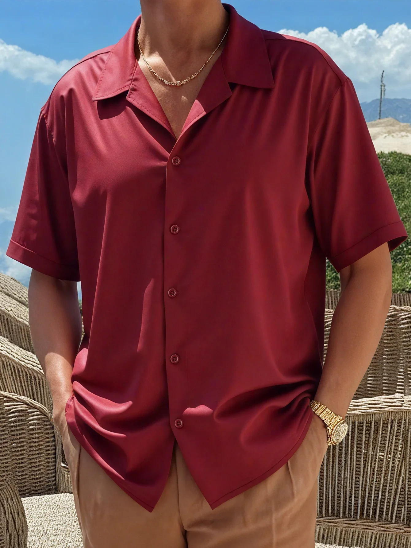 The 2025 summer hit fashion men's glossy solid-color ball shirt, high-quality business casual loose short-sleeved top