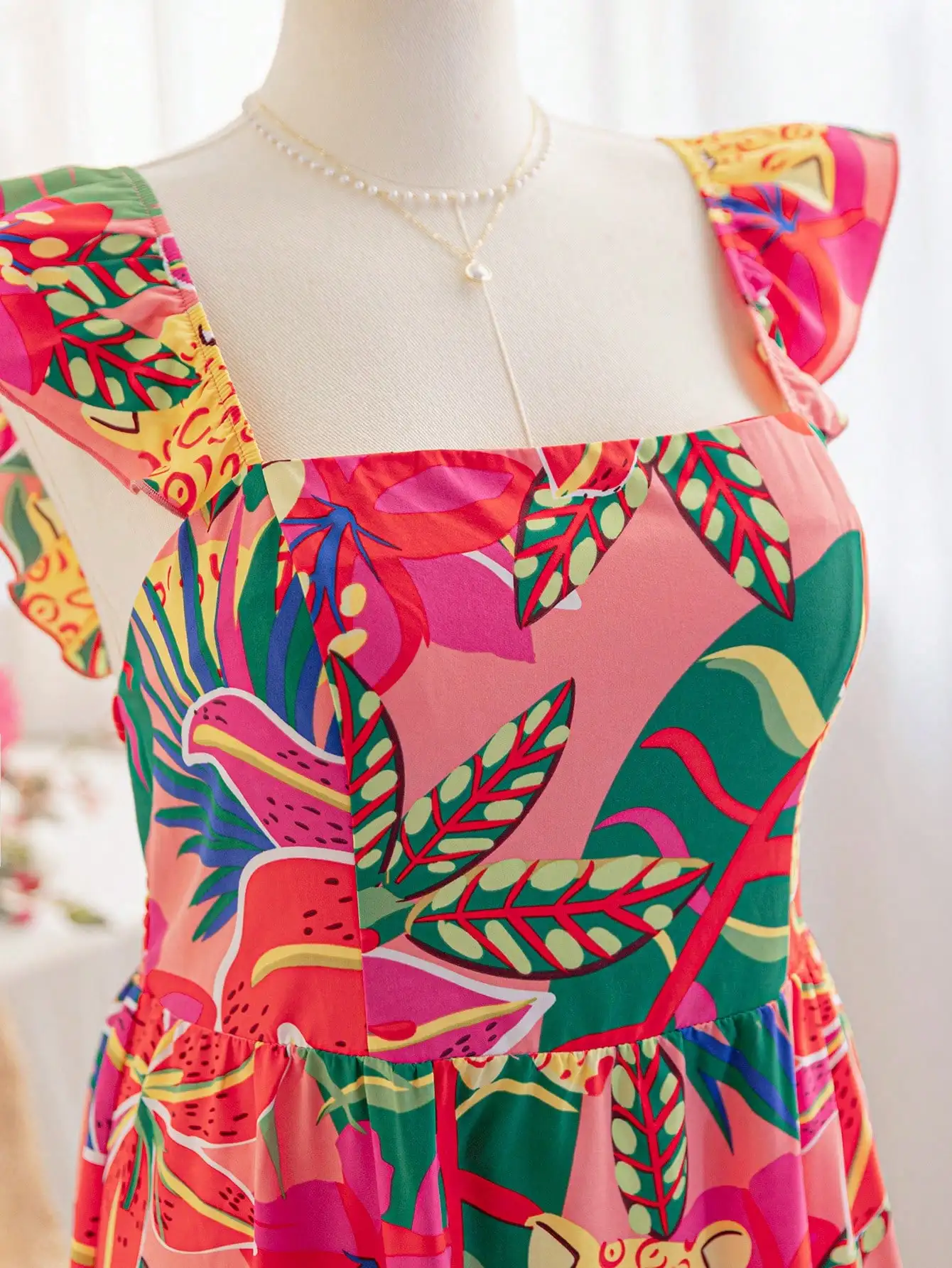 

Женское летнее платье больших размеров с квадратным вырезом, короткими рукавами, оборками и цветочным принтом