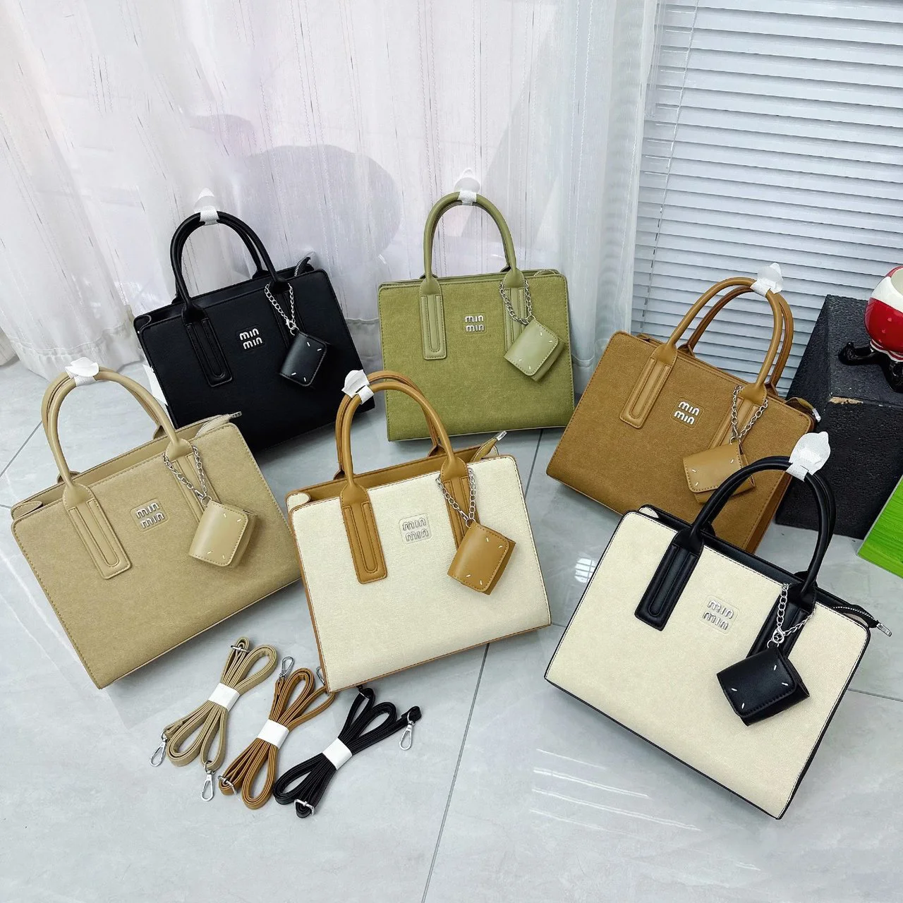 

Новая ручная сумка ​ ​ с футляром для наушников ​ Женская сумка через плечо и через плечо с цветными блоками, универсальная сумка большой емкости для пригородных поездок