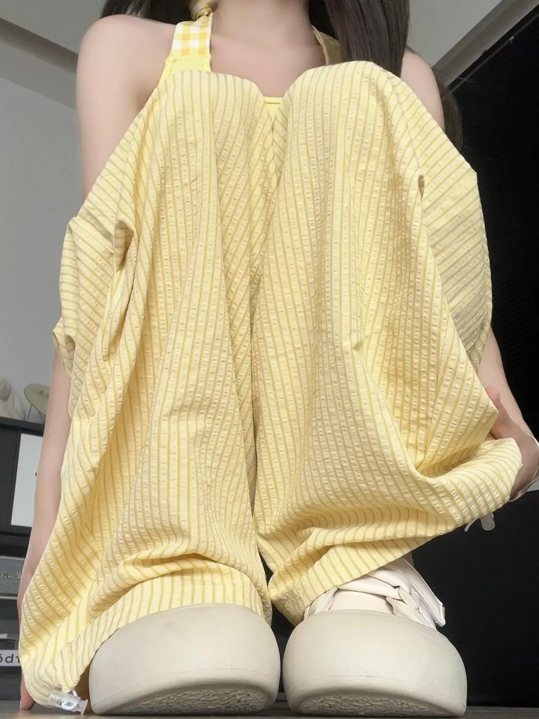 กางเกงลำลองลายทางสีเหลืองปักลายสำหรับผู้หญิง ฤดูหนาว ทรงหลวม ขากว้าง เหมาะสำหรับเต้นแจ๊ส เอวสูง ยางยืด