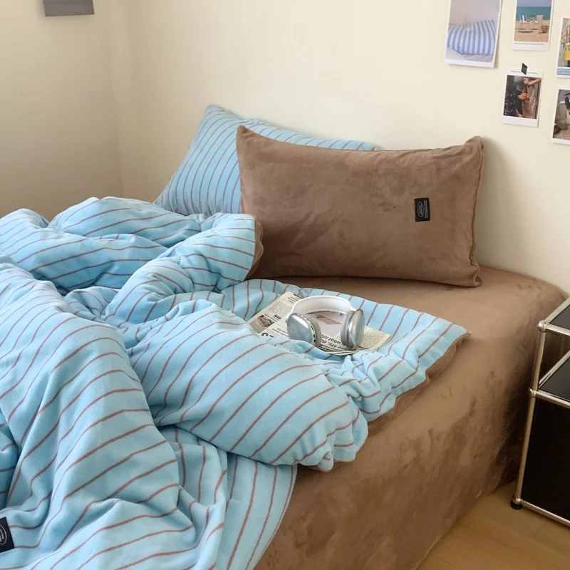 Simple Style Beddin… - image