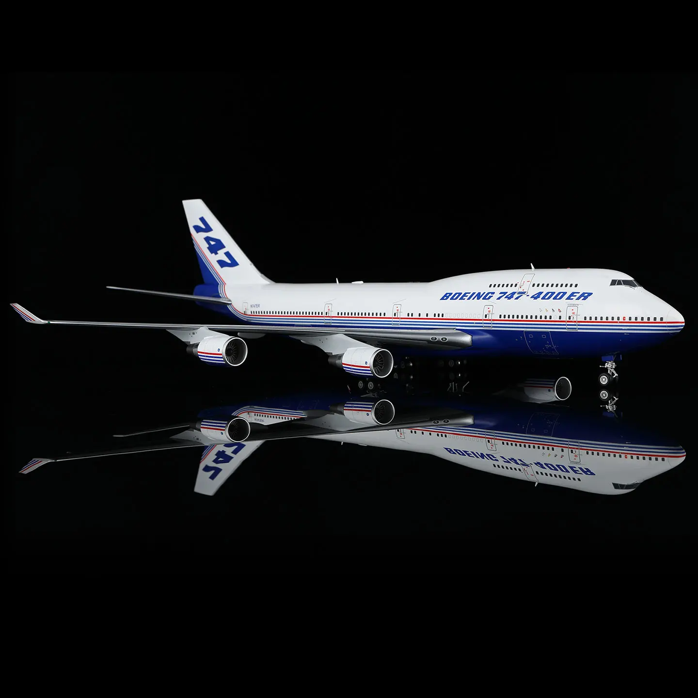 L2101 طائرة قابلة للجمع هدية أجنحة SQ 1:200 بوينغ B747-400 [لون المنزل] نموذج طائرة دييكاست N747ER مع حامل